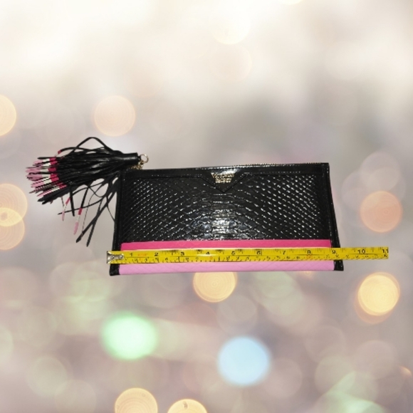 Victoria’s Secret Slim Clutch Makeup Bag with Tassel Black & Pink - Picture 4 of 5